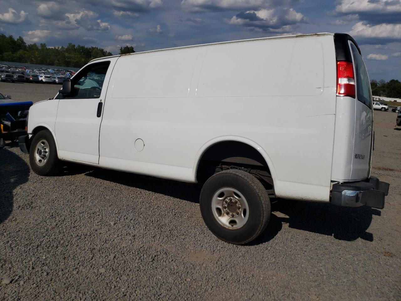 2017 GMC Savana G2500 - Фото 2