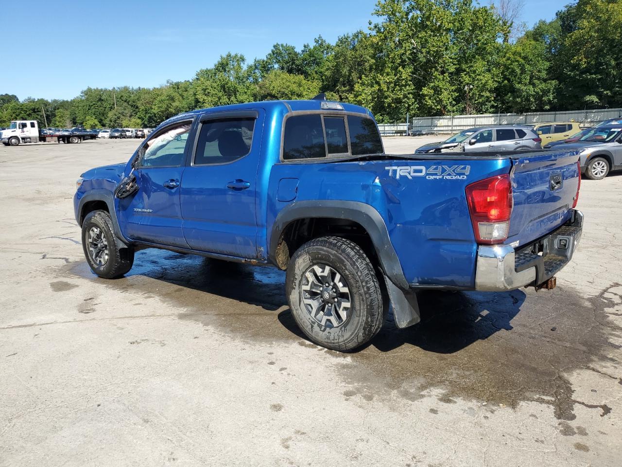 2016 Toyota Tacoma Double Cab - Image 2