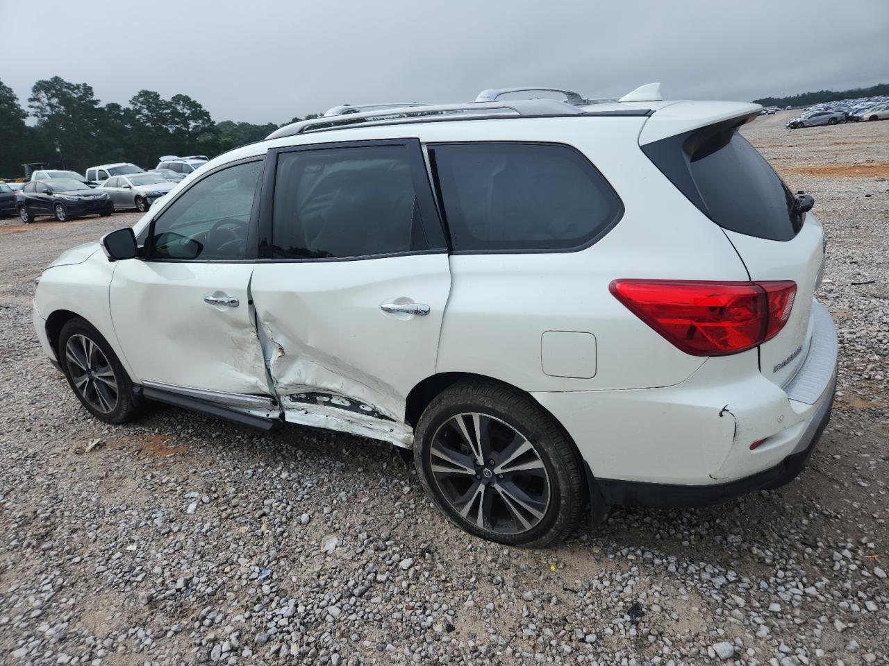 2020 Nissan Pathfinder Platinum - Фото 2