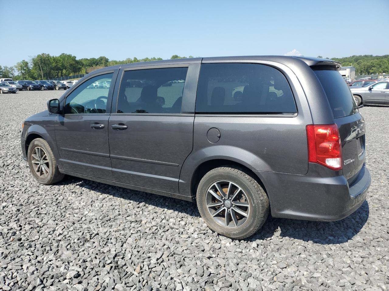 2017 Dodge Grand Caravan Sxt - Image 2
