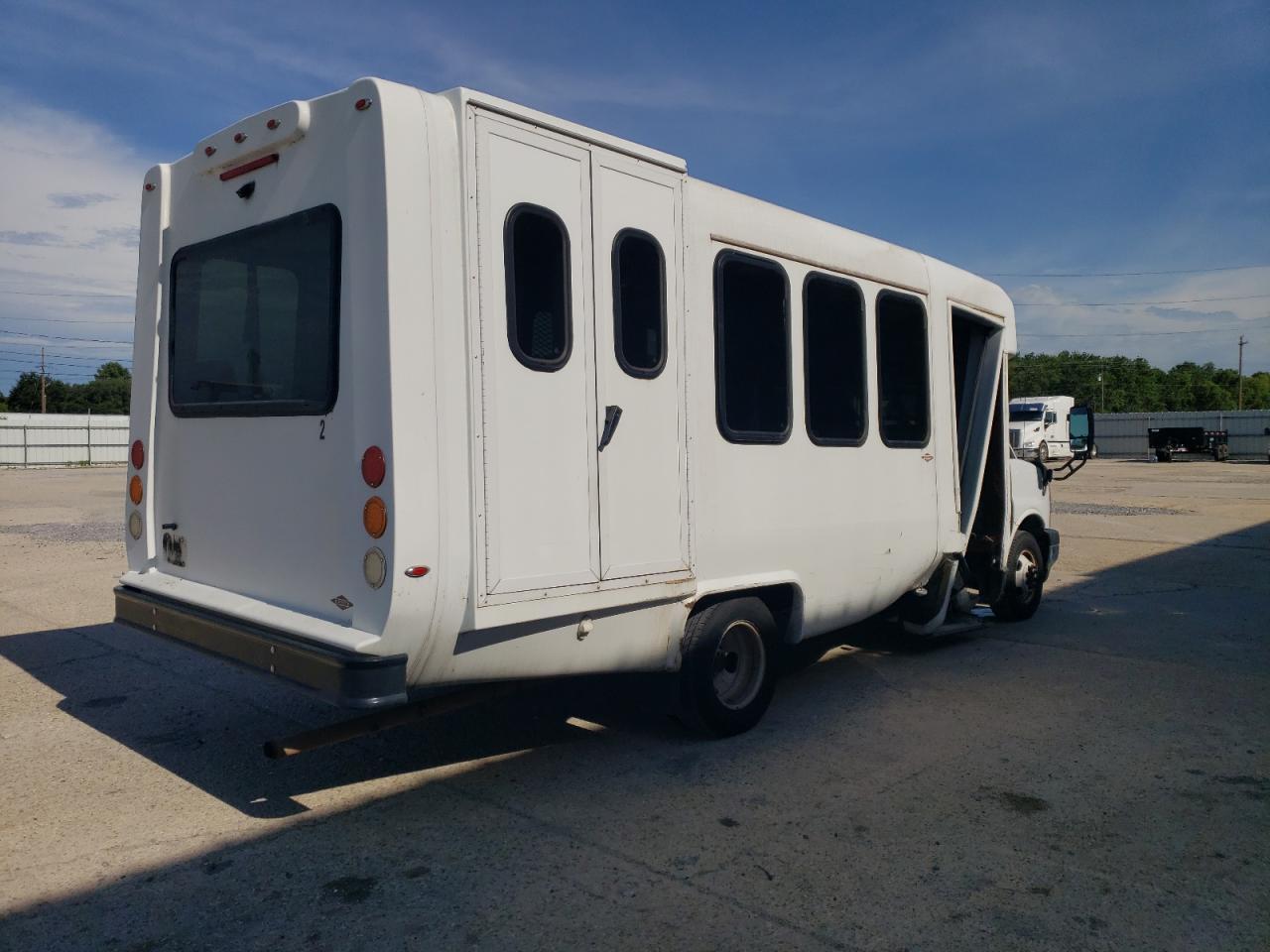 2021 Chevrolet Express G3 - Shuttle Bus - Фото 4