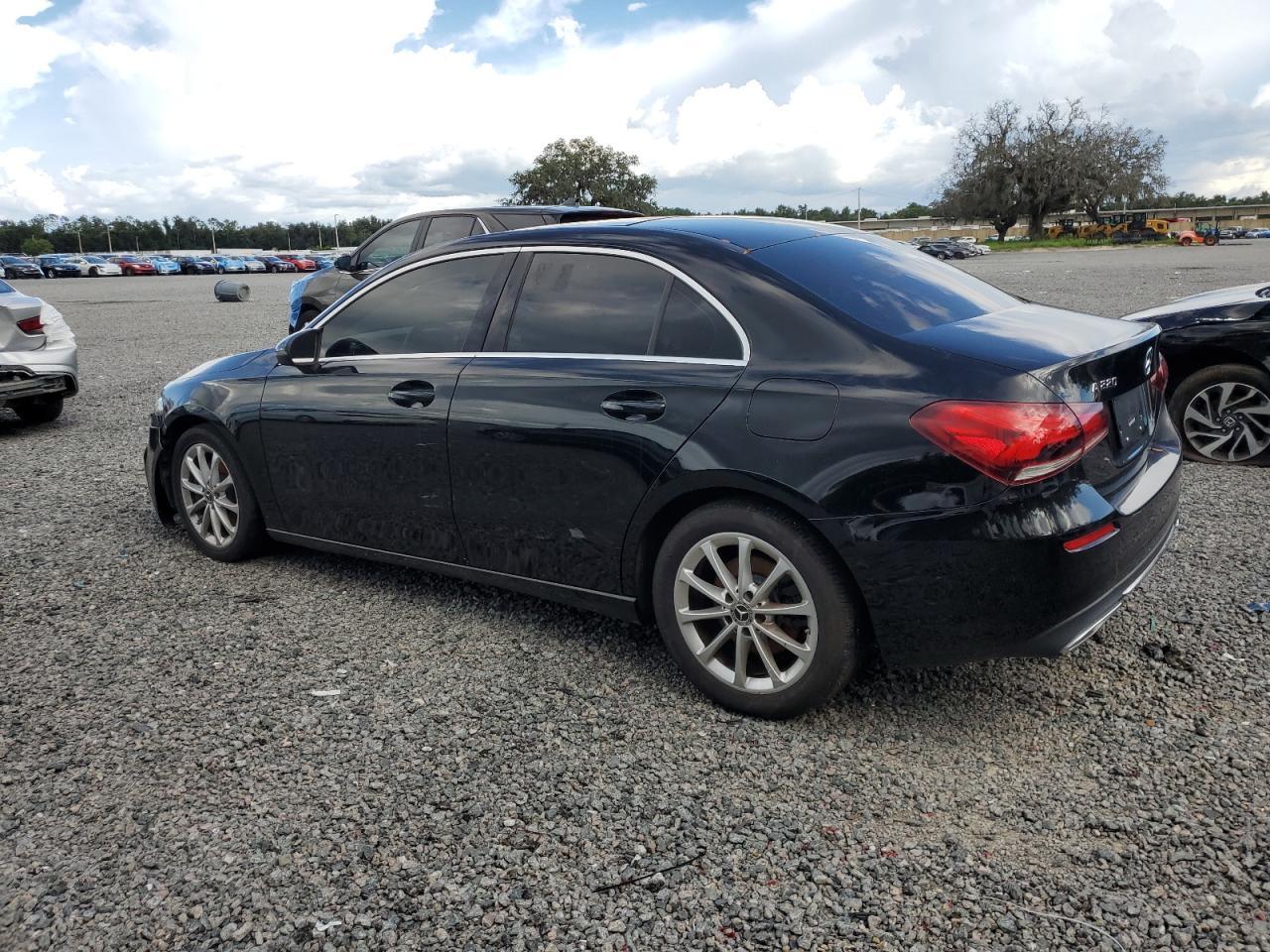 2020 Mercedes-Benz A 220 - Фото 2