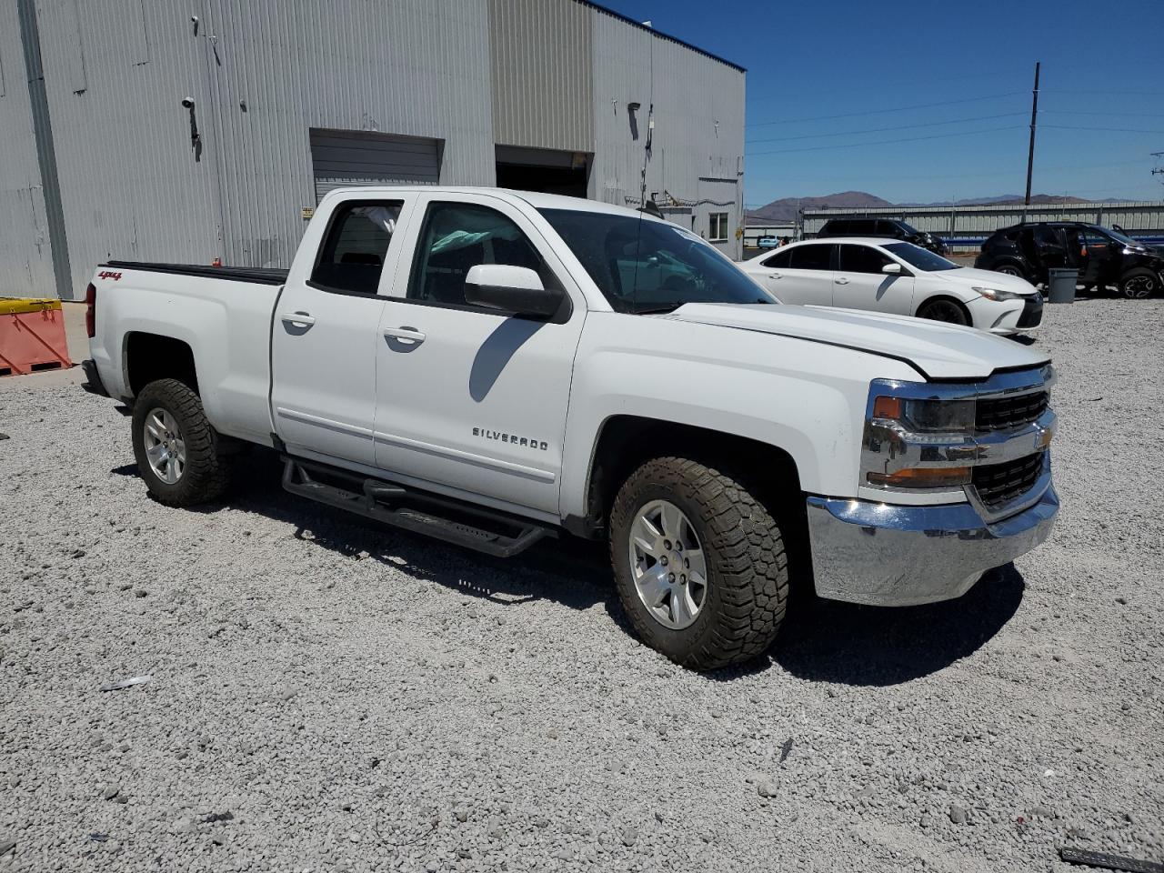 2018 Chevrolet Silverado K1500 Lt - Image 4
