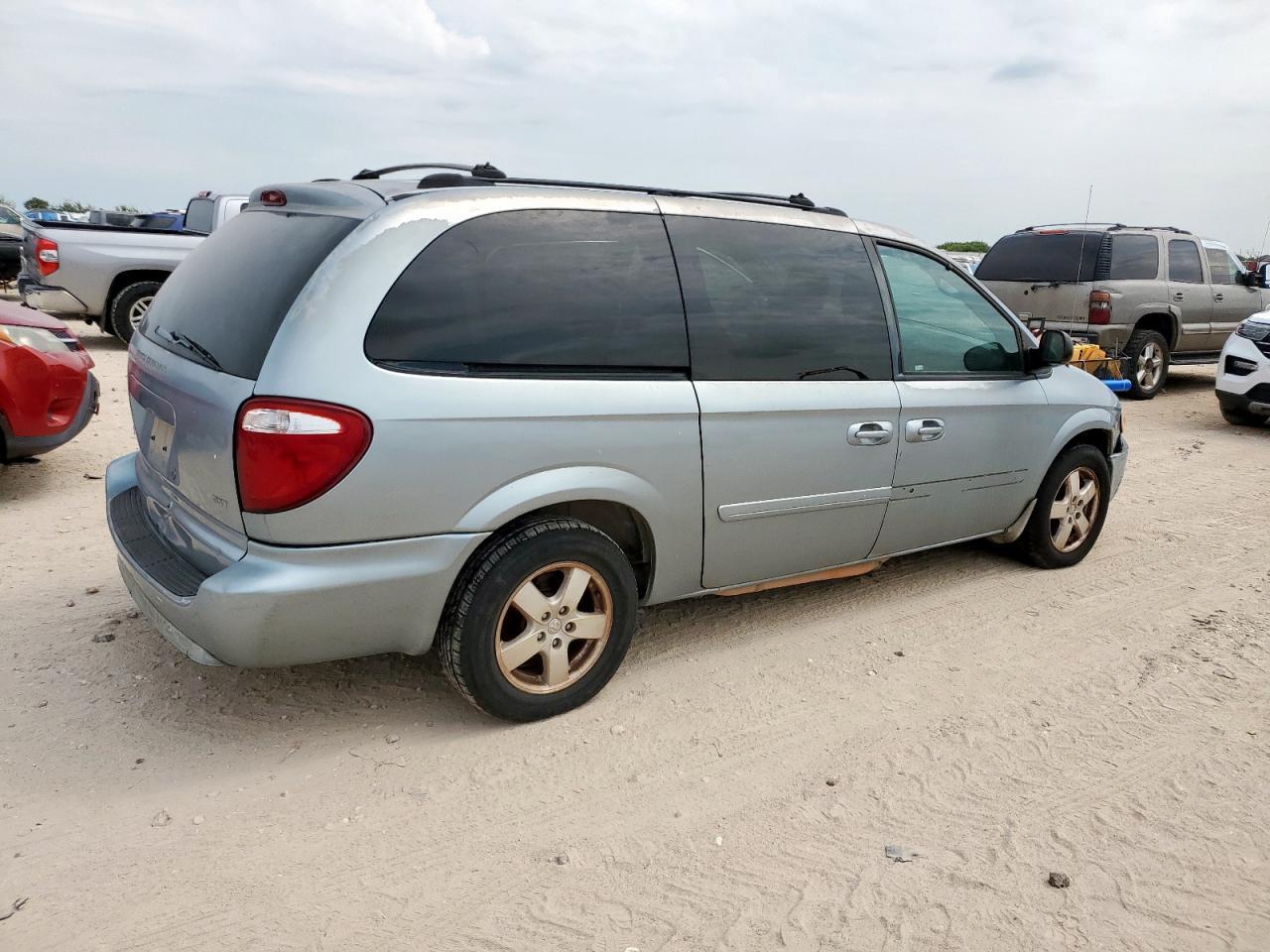 2005 Dodge Grand Caravan Sxt - Фото 3