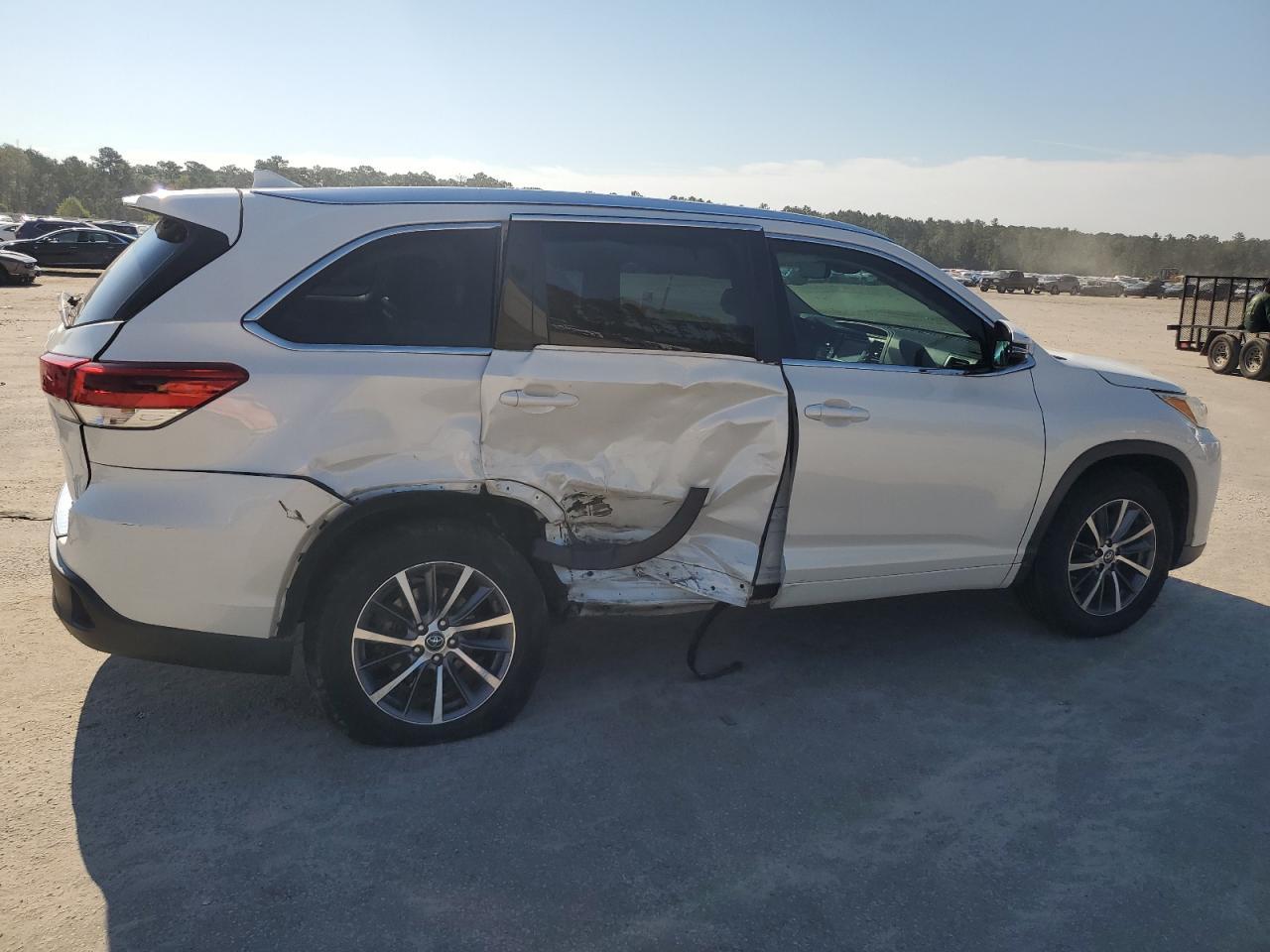2018 Toyota Highlander Se - Image 3