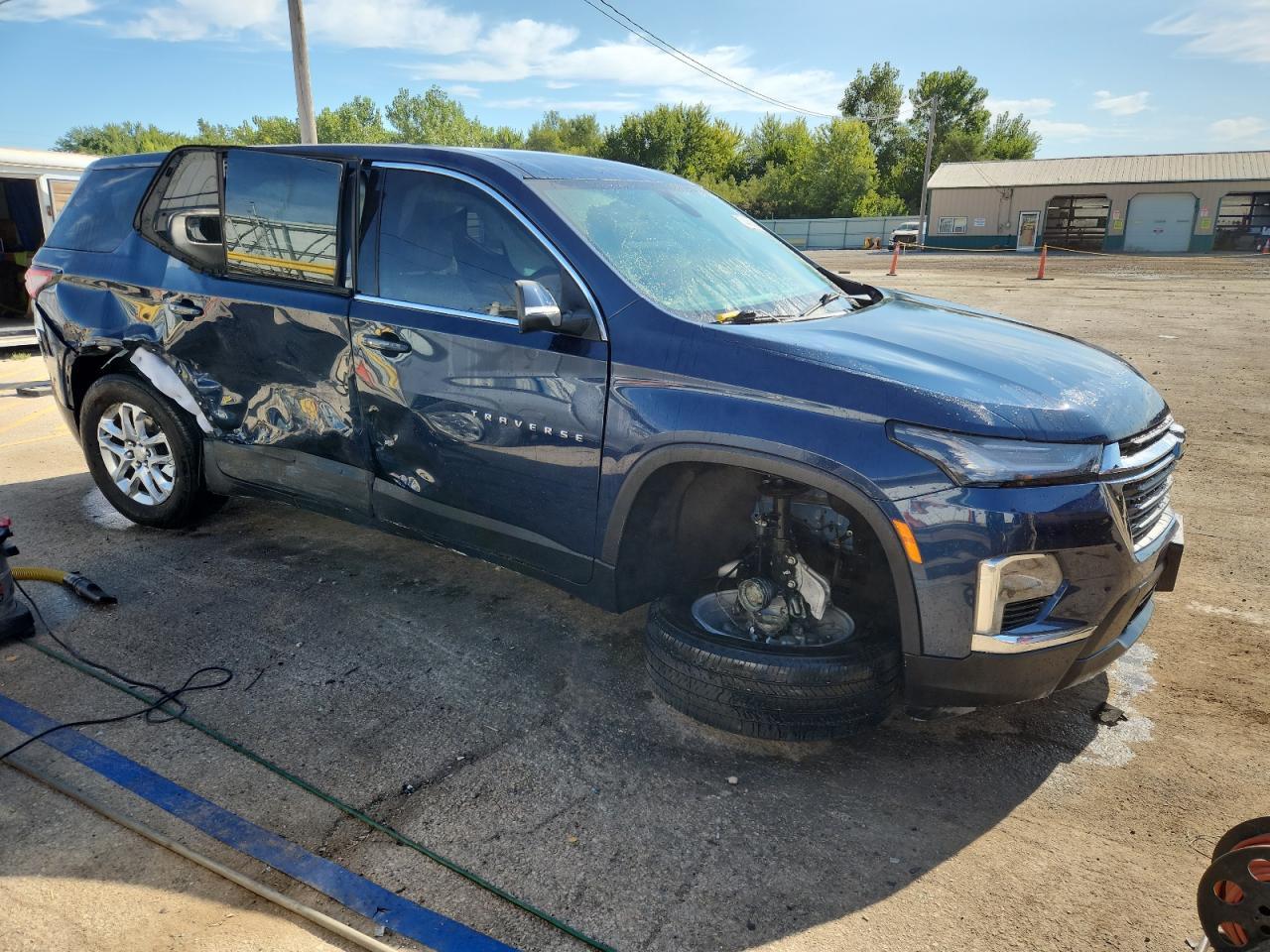 2023 Chevrolet Traverse Ls - Фото 4