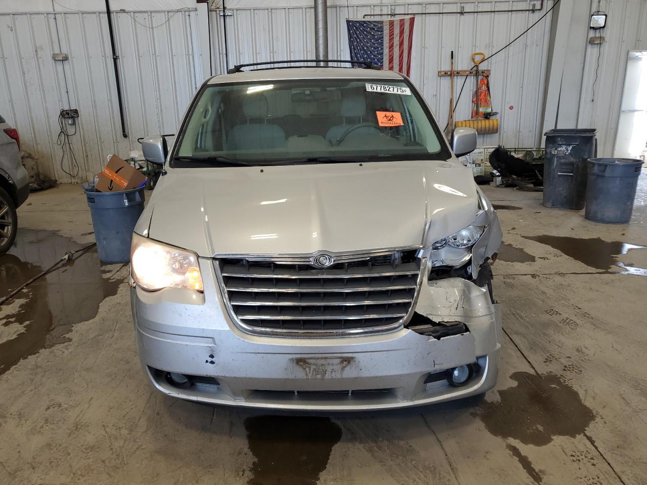 2009 Chrysler Town & Country Touring - Фото 5