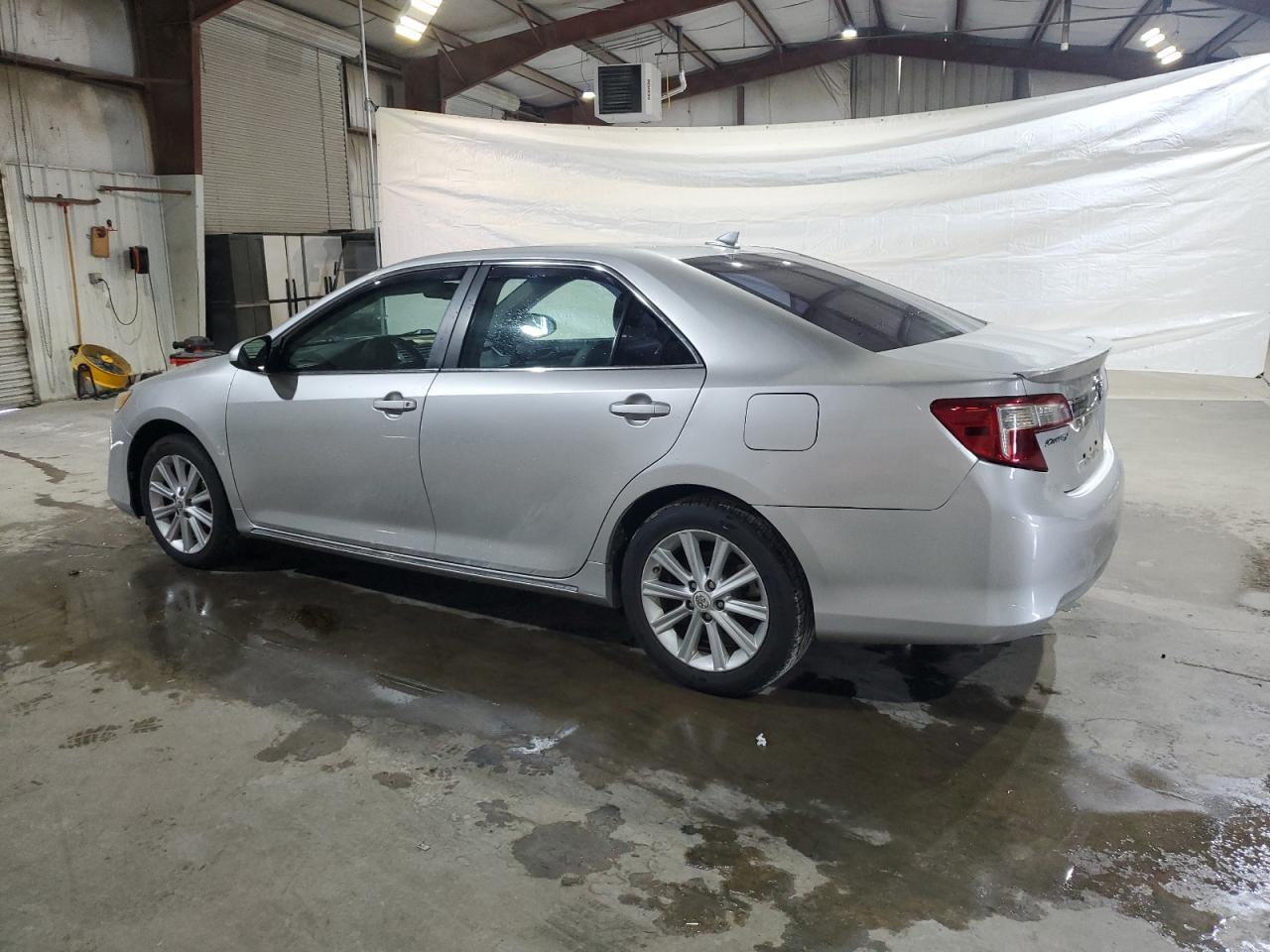 2012 Toyota Camry Xle V6 - Фото 2