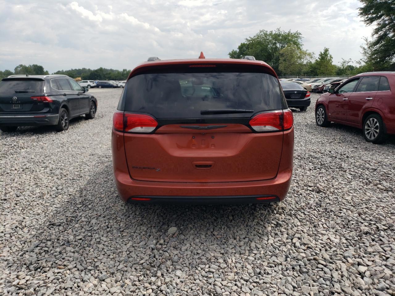 2018 Chrysler Pacifica Touring L - Image 6
