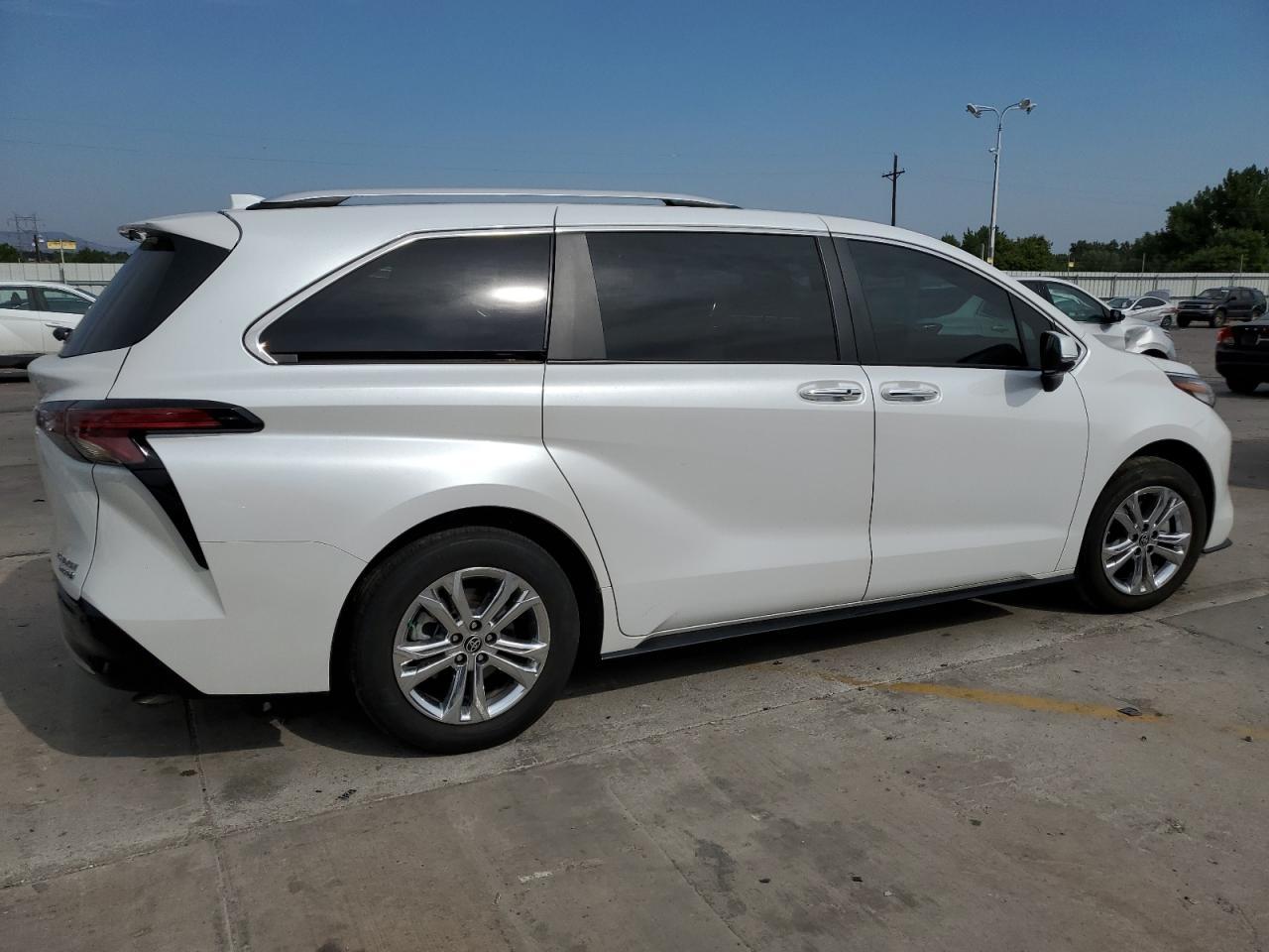 2023 Toyota Sienna Limited - Image 3