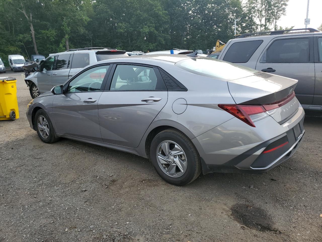 2024 Hyundai Elantra Se - Image 2