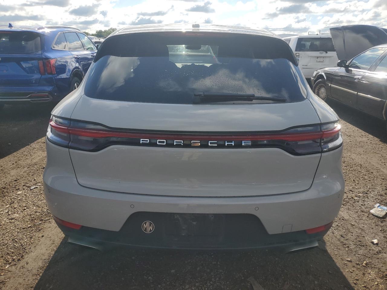 2021 Porsche Macan - Image 6