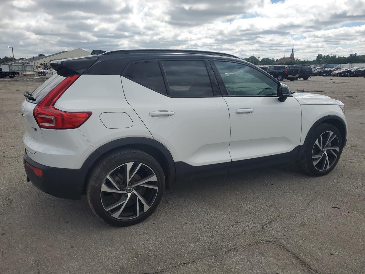 2021 Volvo Xc40 T5 R-Design - Фото 3