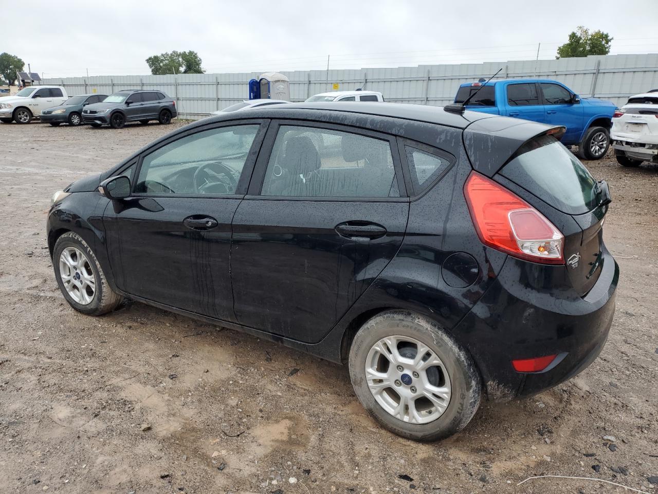 2016 Ford Fiesta Se - Фото 2