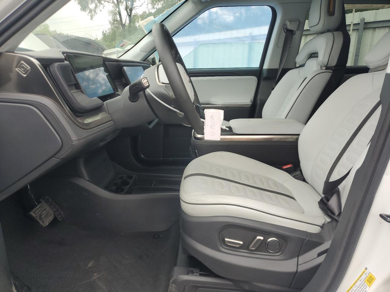 2025 Rivian R1S Adventure - Image 7