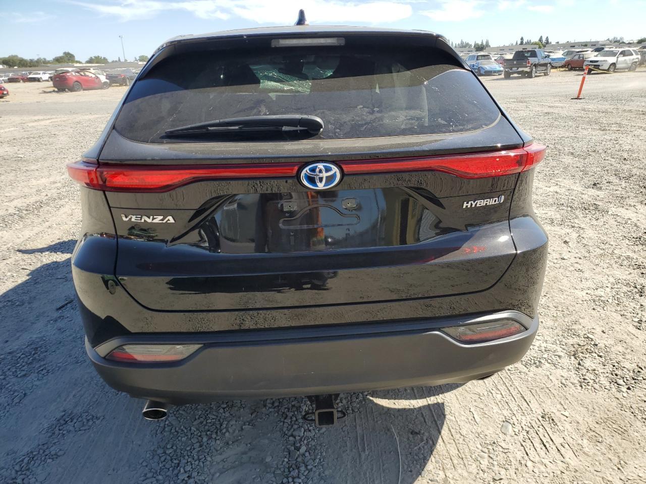 2022 Toyota Venza Le - Image 6