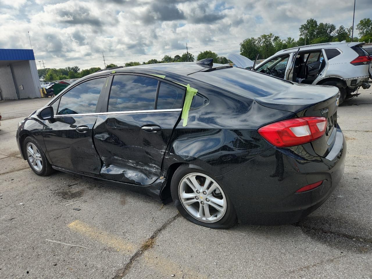 2017 Chevrolet Cruze Lt - Image 2