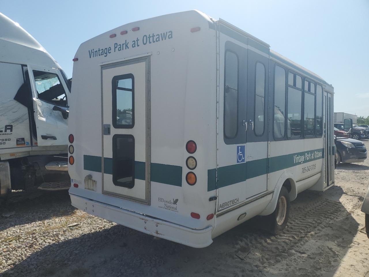 2006 Ford Econoline E350 Super Duty Cutaway Van - Image 4
