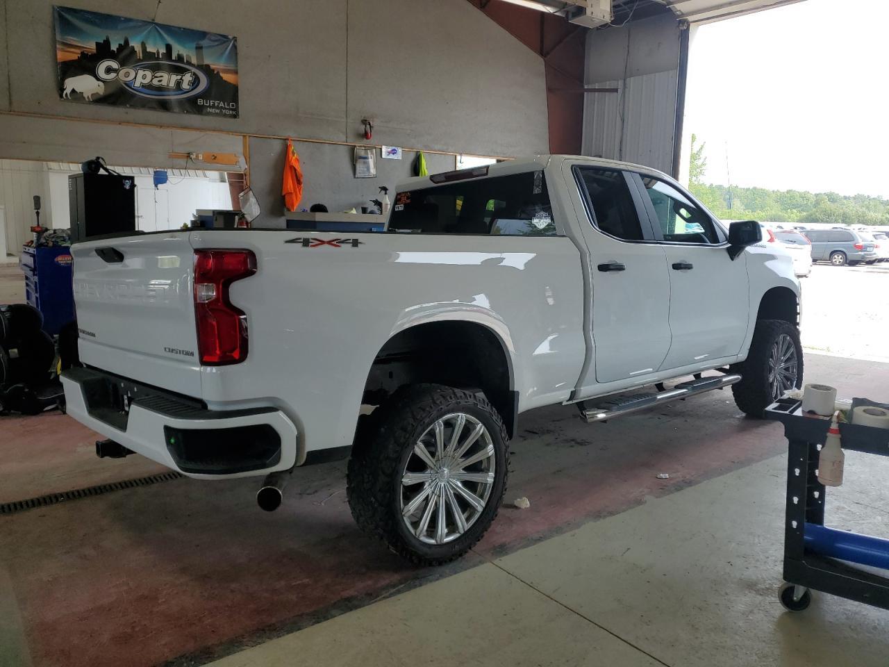 2019 Chevrolet Silverado K1500 Custom - Фото 3