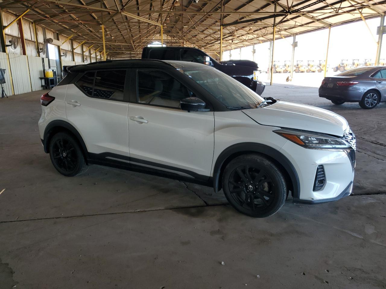 2021 Nissan Kicks Sr - Image 4