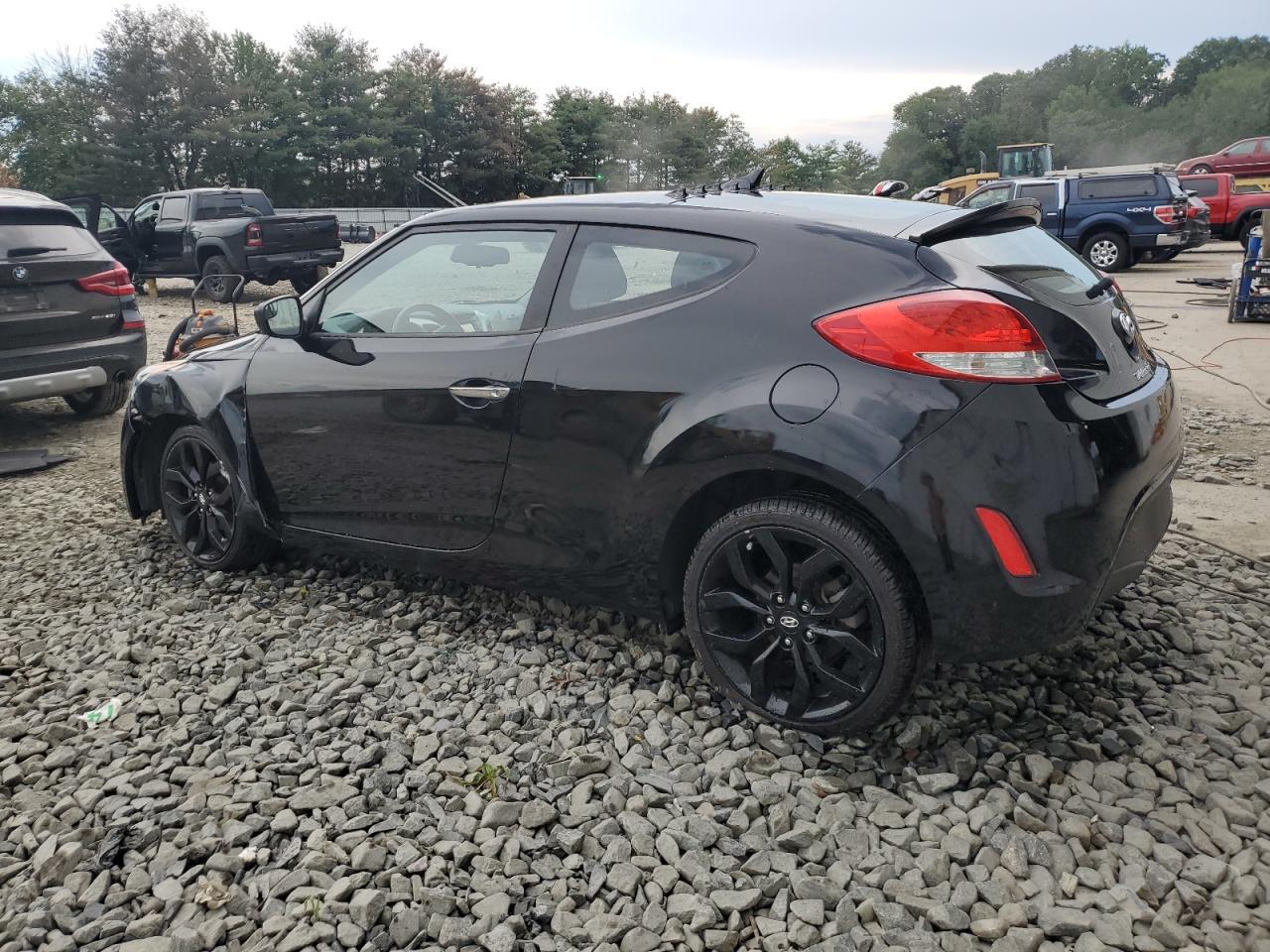 2015 Hyundai Veloster - Image 2