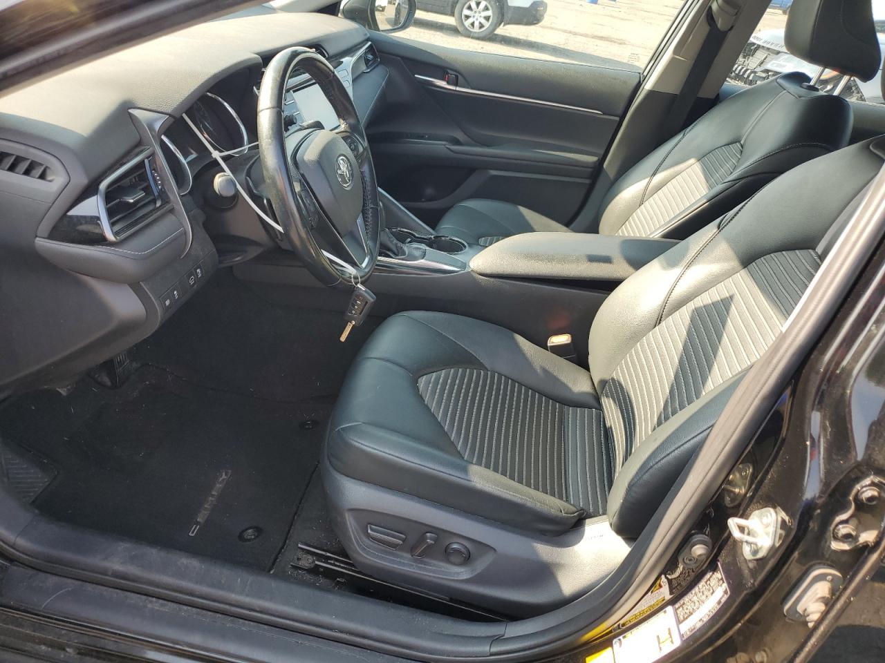 2020 Toyota Camry Se - Фото 7