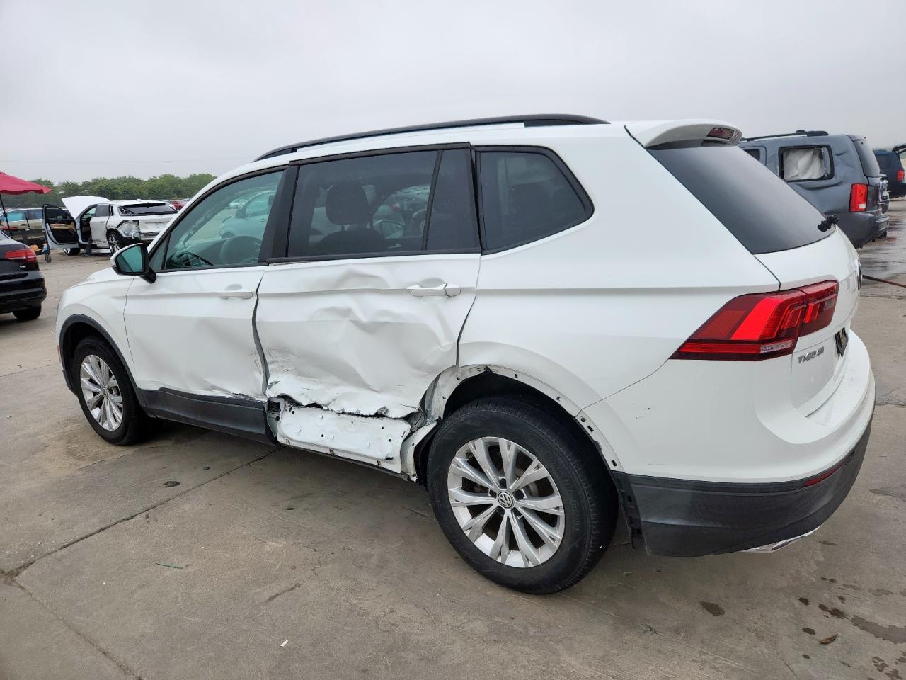 2018 Volkswagen Tiguan S - Фото 2