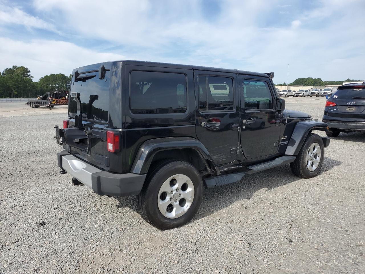 2013 Jeep Wrangler Unlimited Sahara - Image 3