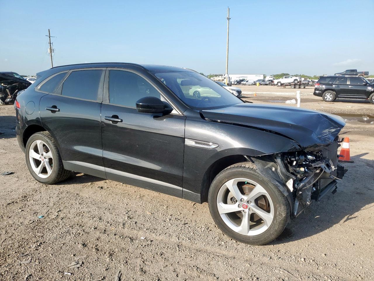 2017 Jaguar F-Pace Premium - Image 4