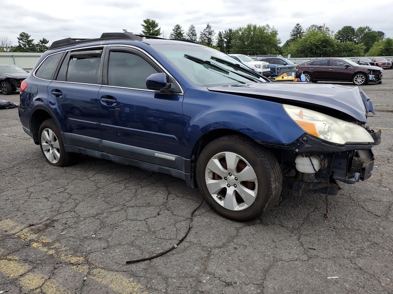 2011 Subaru Outback 3.6R Premium - Image 4