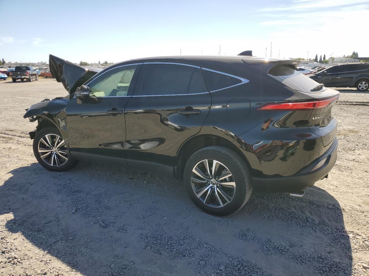 2022 Toyota Venza Le - Image 2