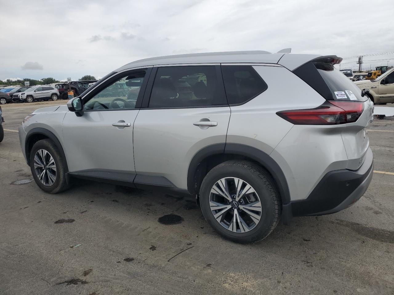 2023 Nissan Rogue Sv - Фото 2