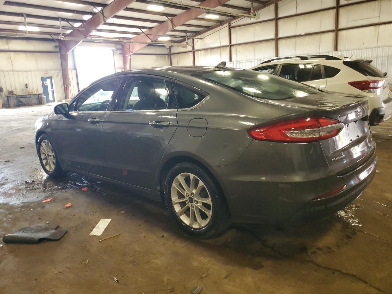 2020 Ford Fusion Se - Фото 2