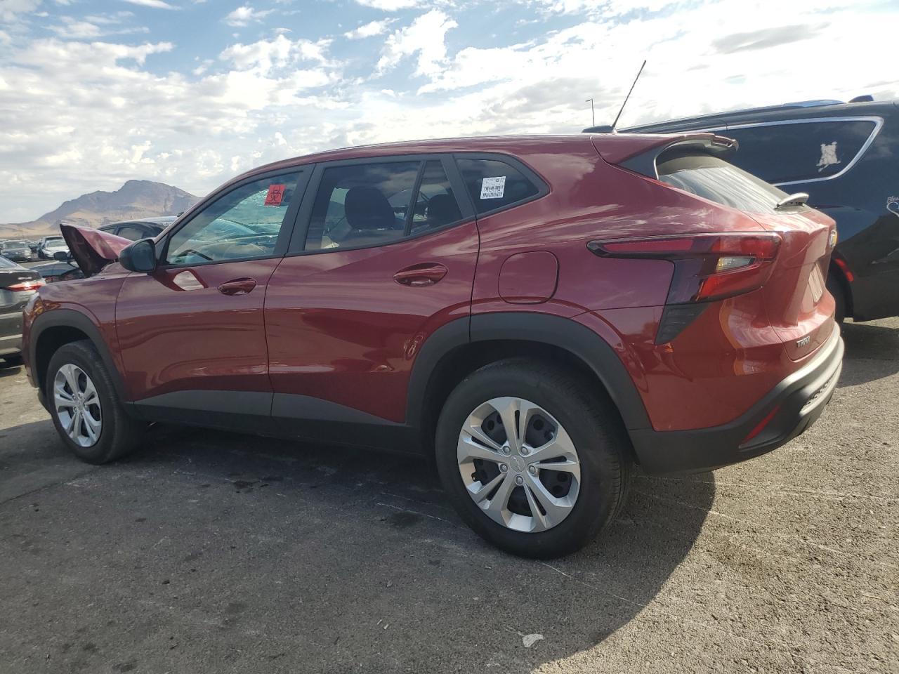 2025 Chevrolet Trax Ls - Фото 2