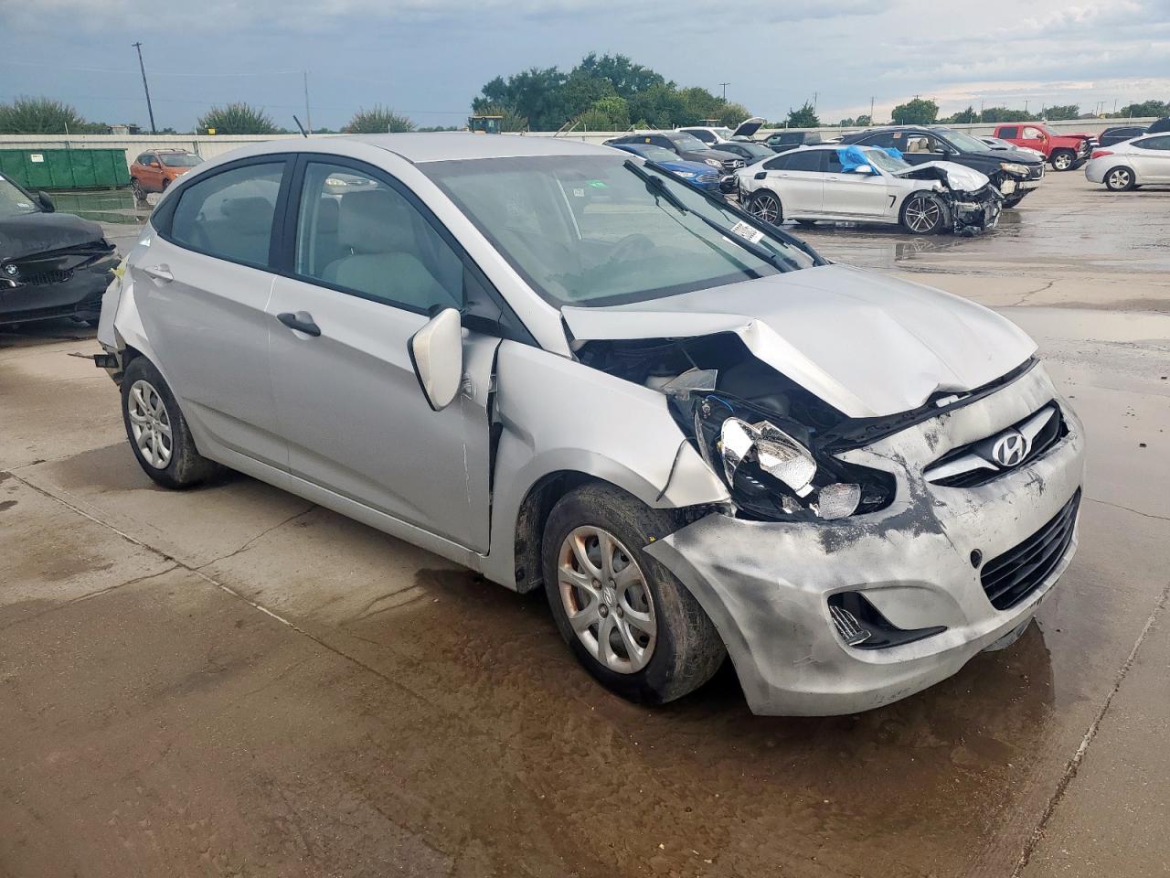 2013 Hyundai Accent Gls - Фото 4