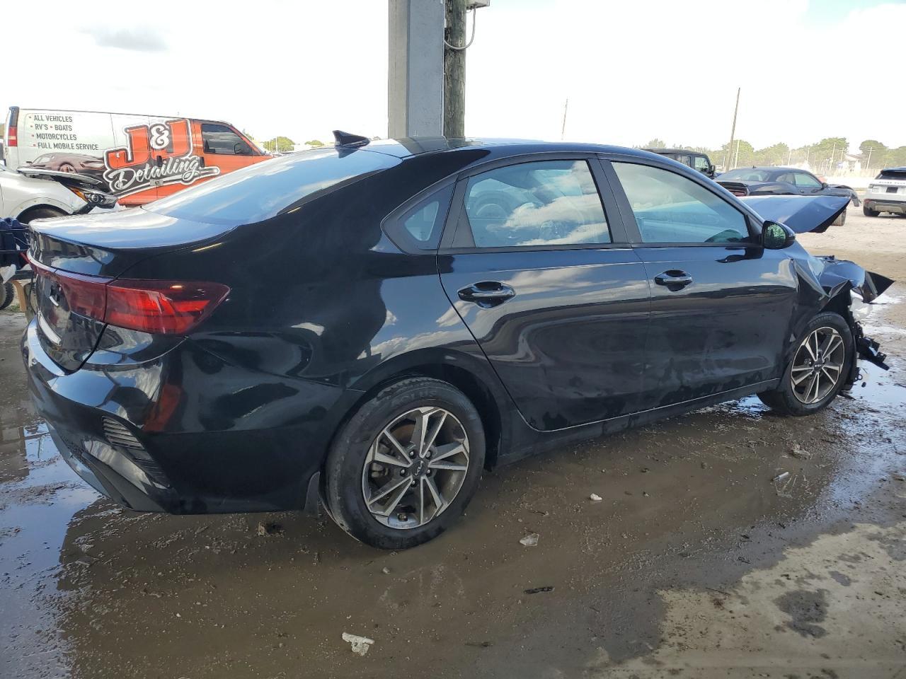 2023 Kia Forte Lx - Image 3