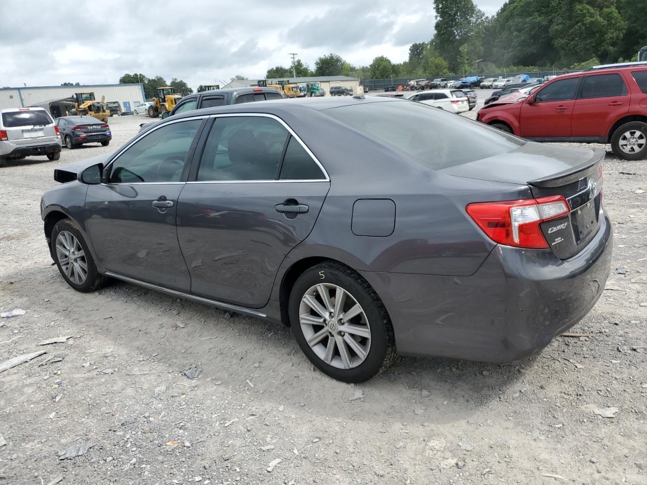 2012 Toyota Camry Base - Фото 2