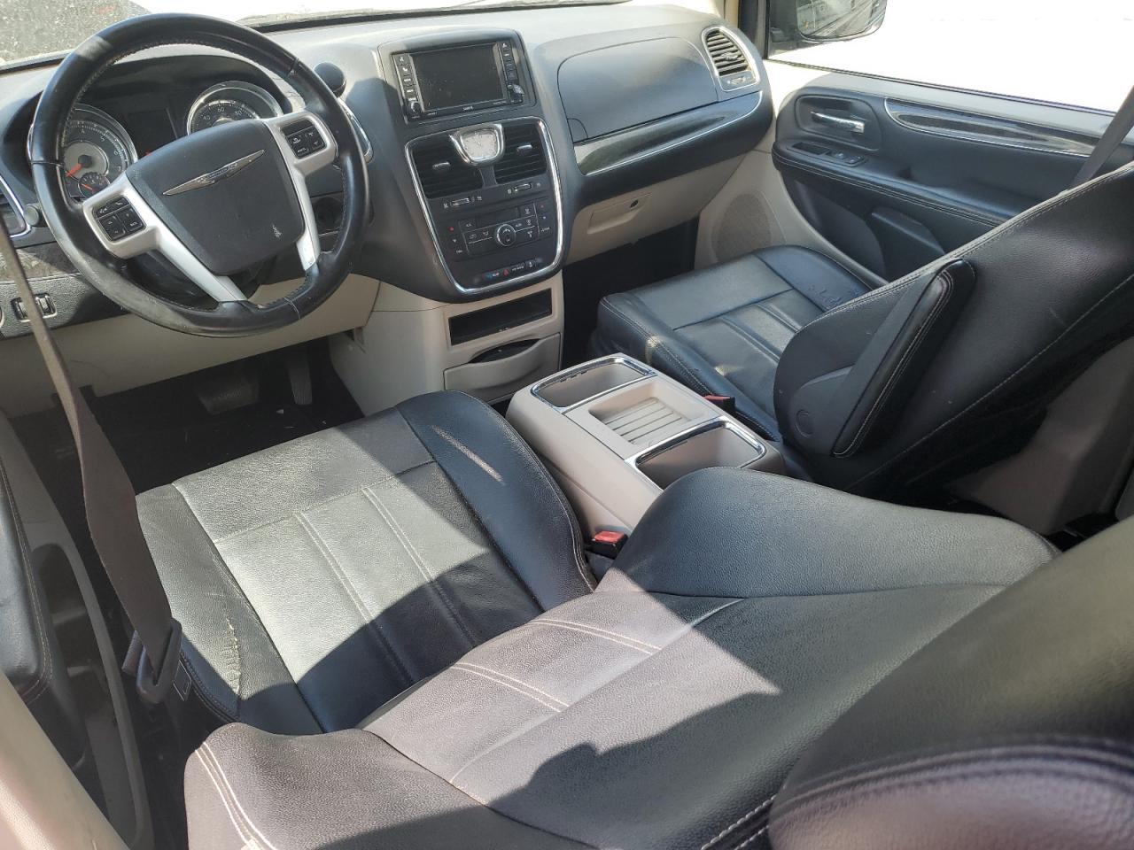 2016 Chrysler Town & Country Touring - Фото 7