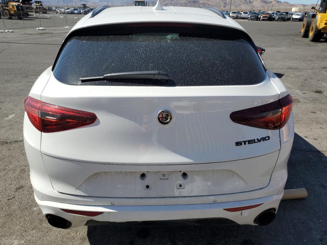 2020 Alfa Romeo Stelvio - Image 6