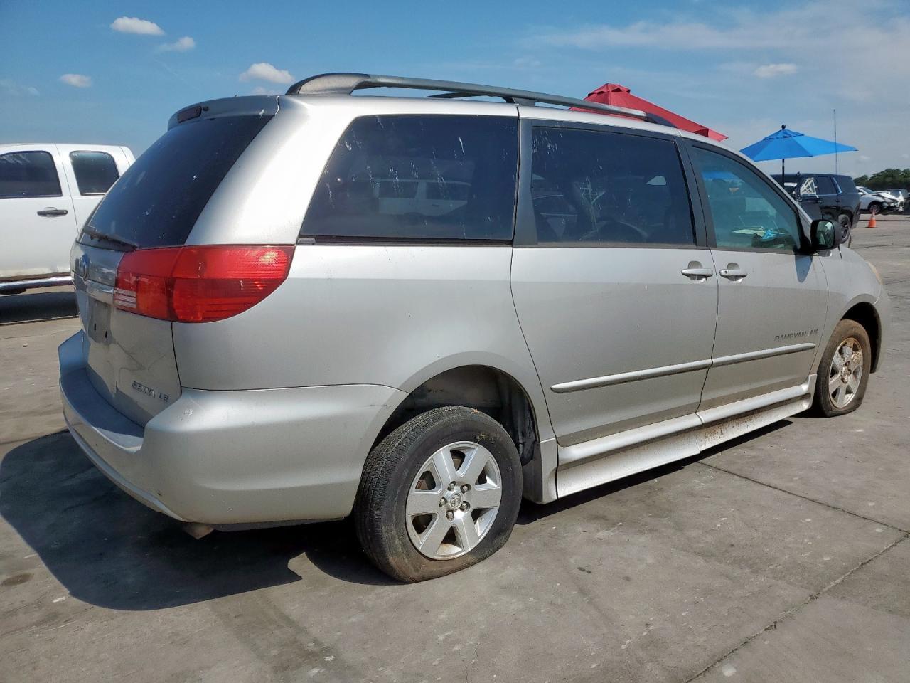2004 Toyota Sienna Ce - Image 3