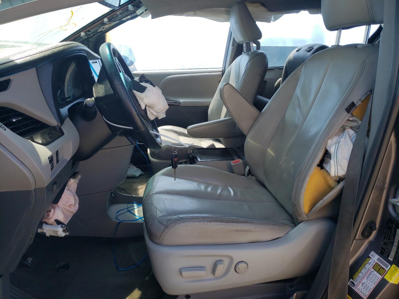 2016 Toyota Sienna Xle - Фото 7