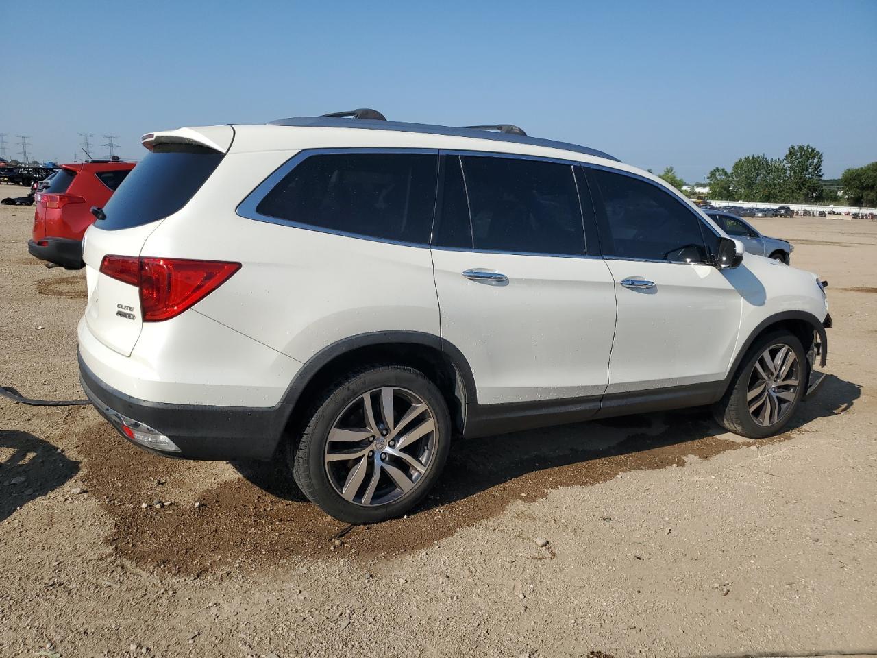 2017 Honda Pilot Elite - Image 3