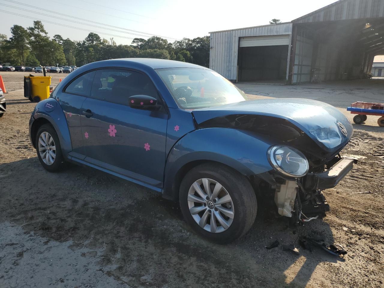 2017 Volkswagen Beetle 1.8T - Image 4