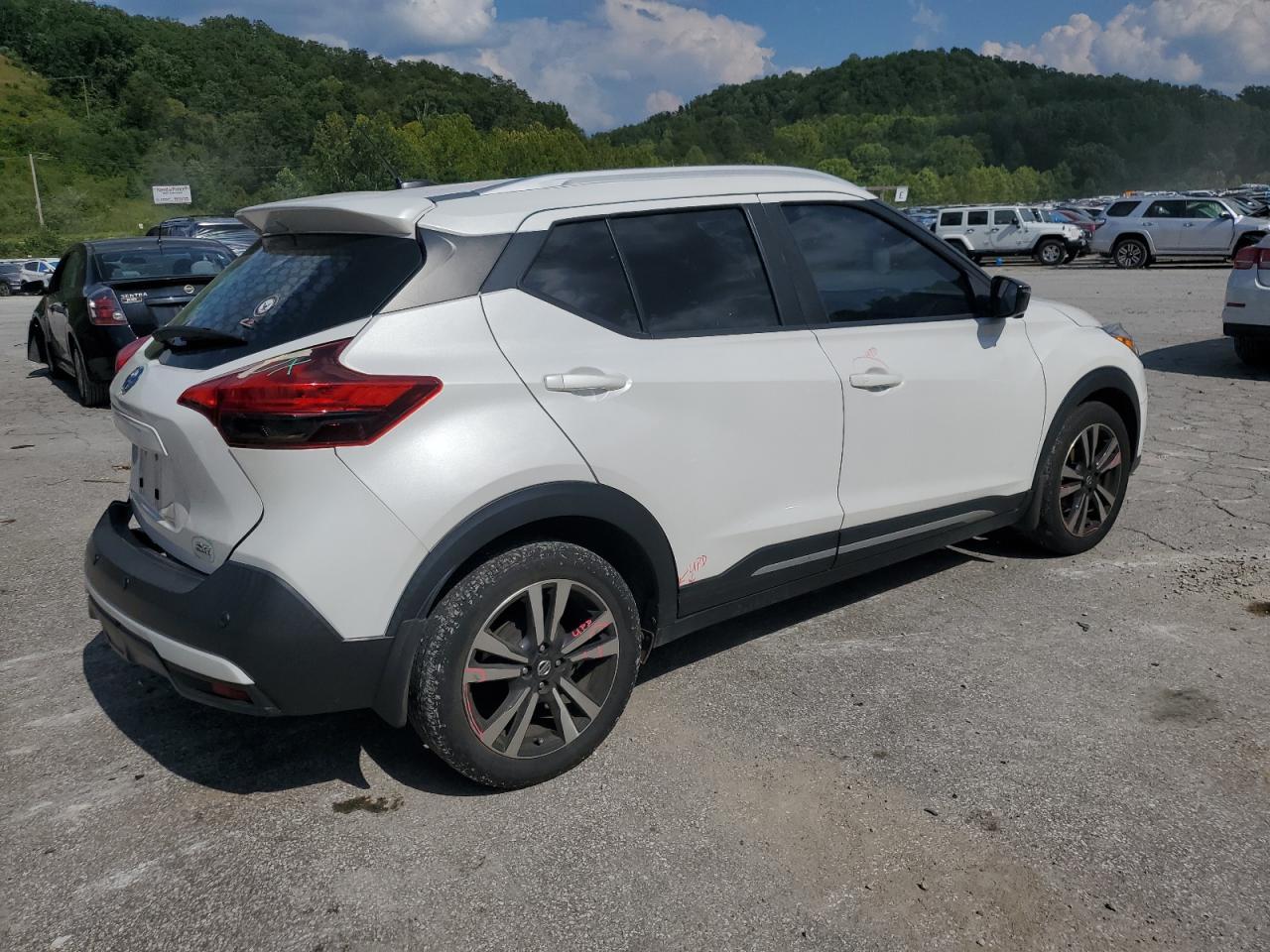 2020 Nissan Kicks Sr - Image 3