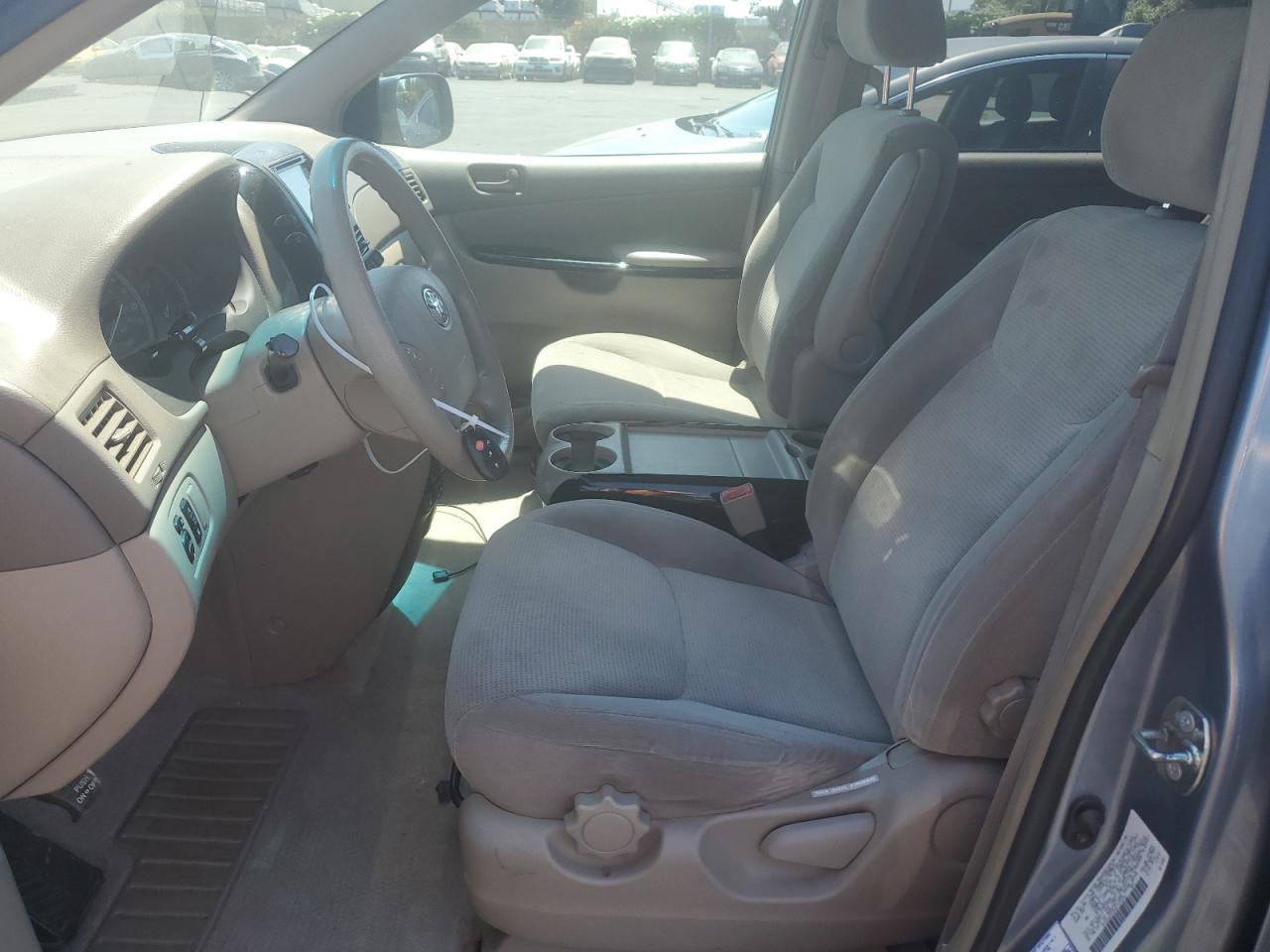 2004 Toyota Sienna Ce - Фото 7