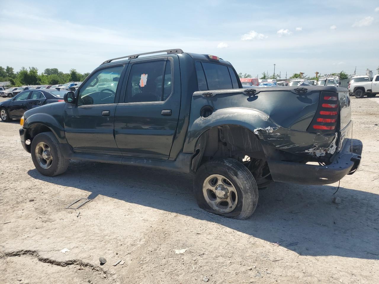 2004 Ford Explorer Sport Trac - Фото 2