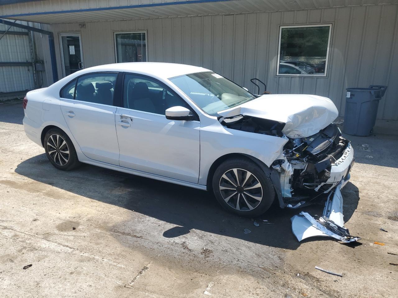 2017 Volkswagen Jetta S - Фото 4