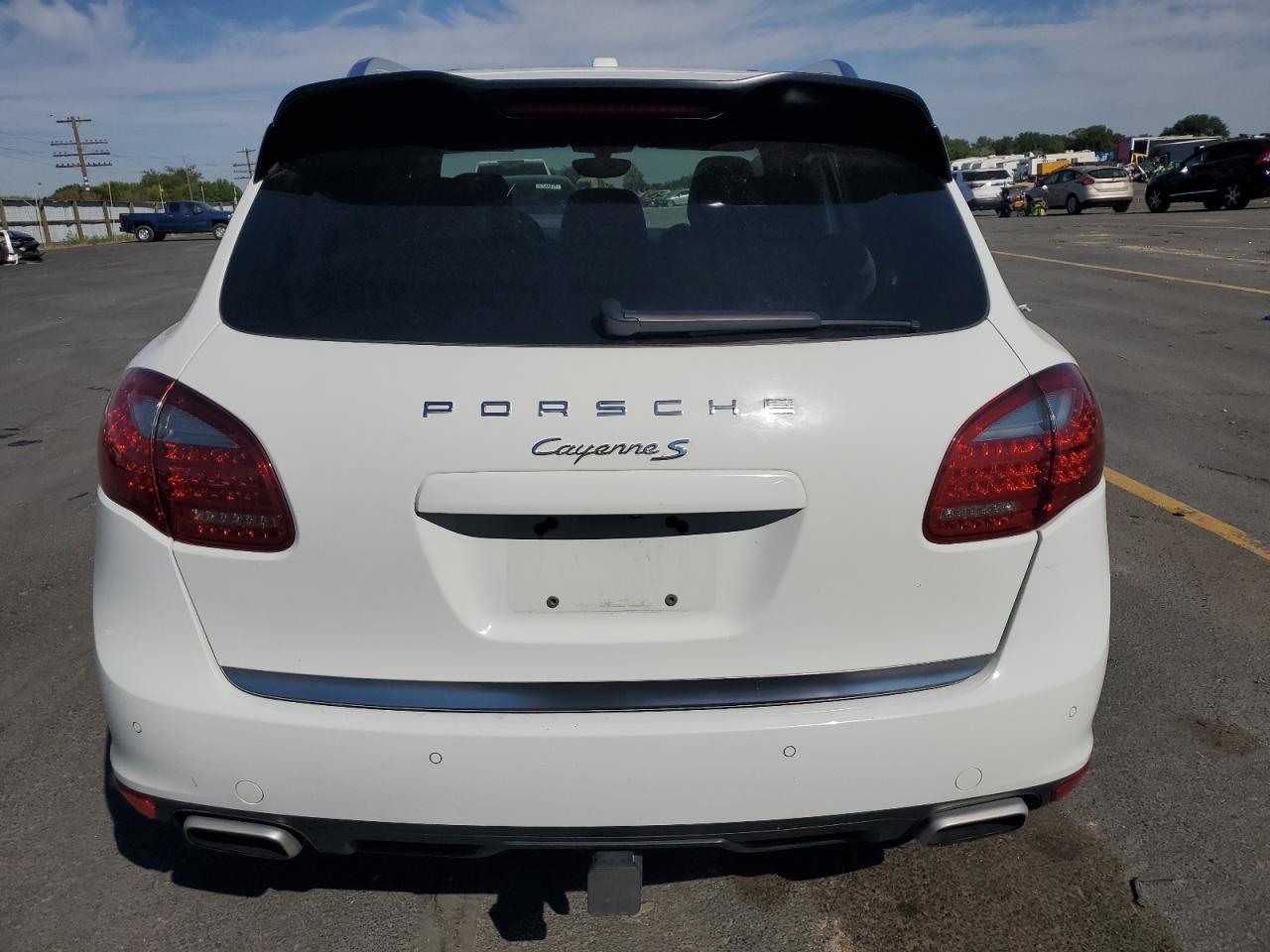 2014 Porsche Cayenne S - Image 6