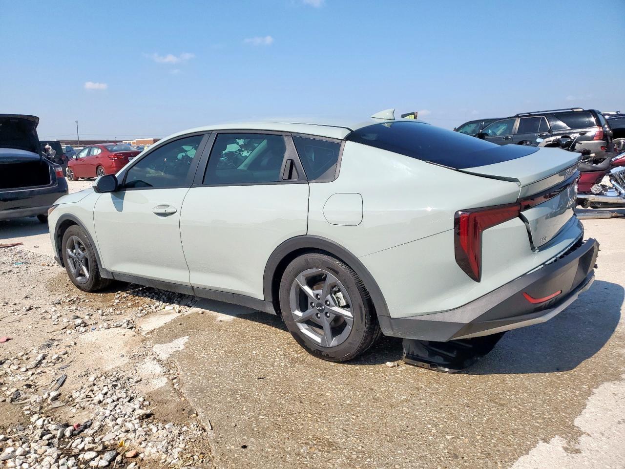 2025 Kia K4 Lx - Фото 2