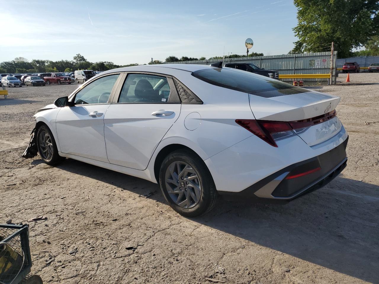 2024 Hyundai Elantra Sel - Image 2